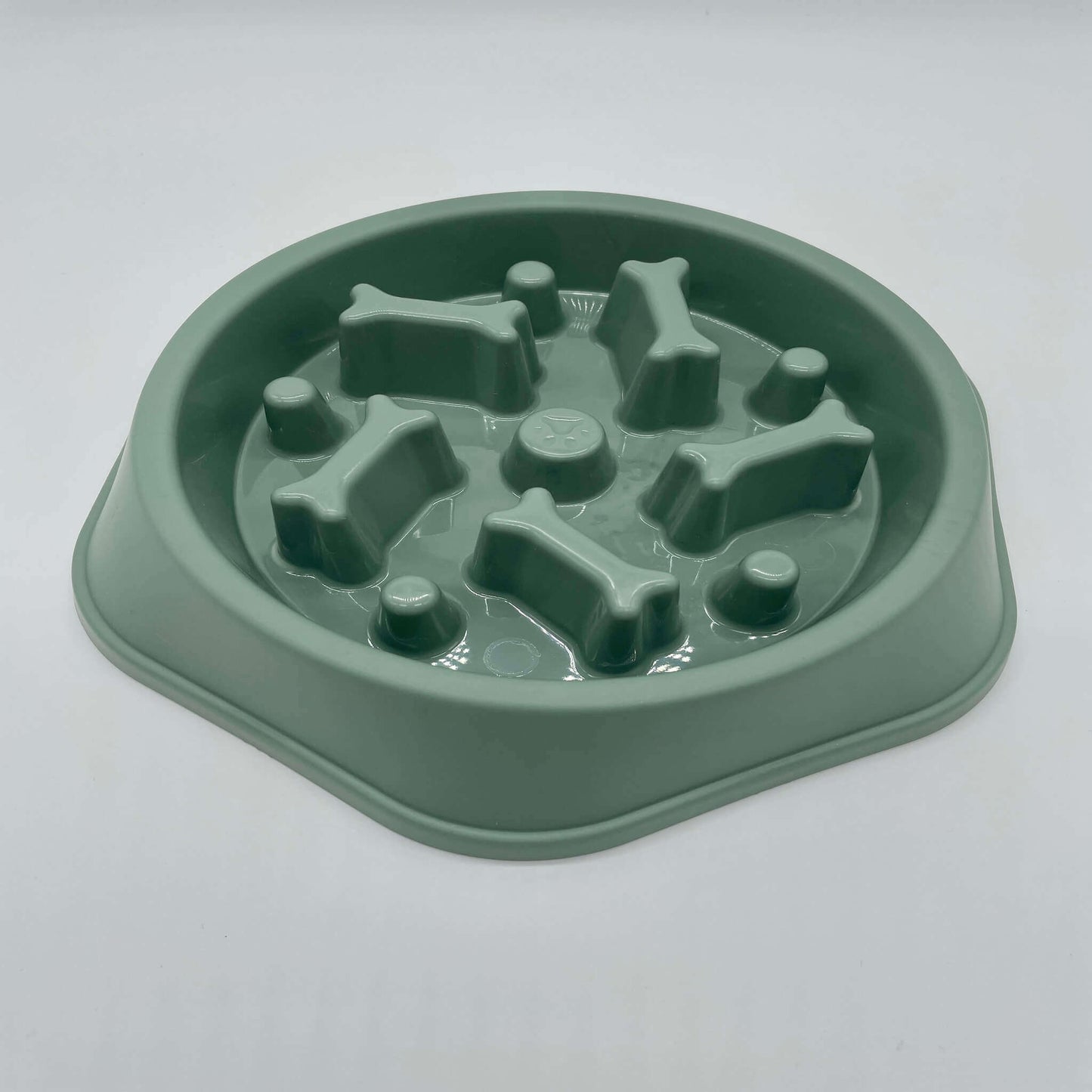 Slow feeding food bowl for dogs and cats